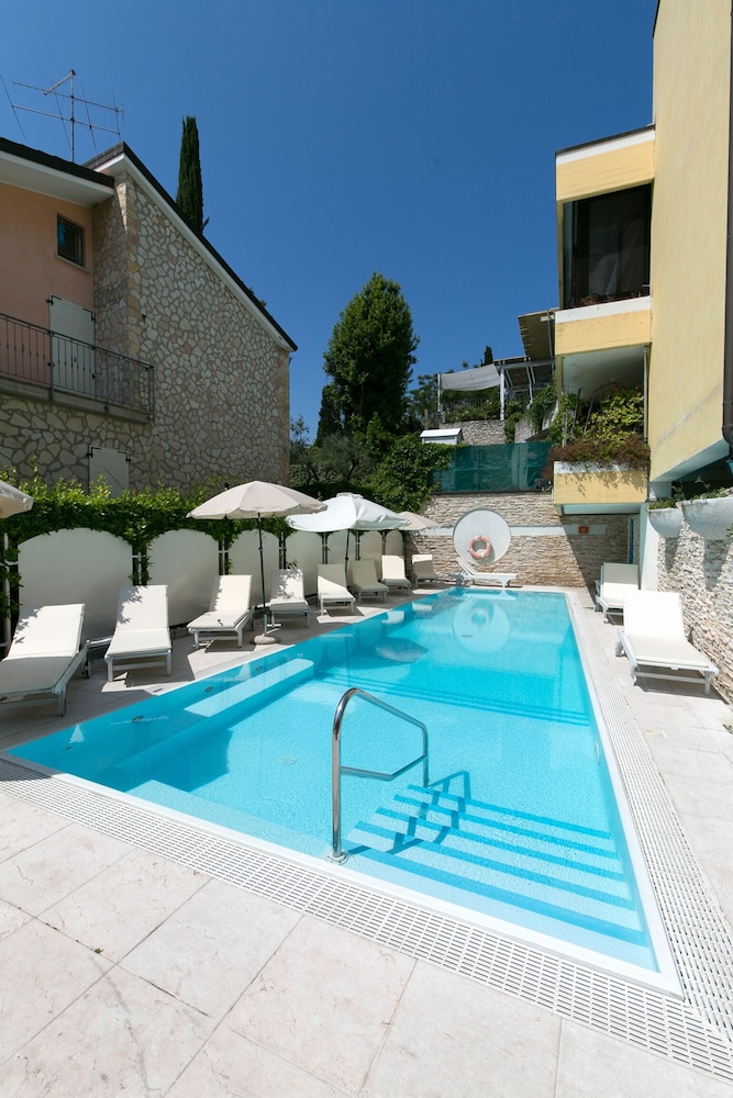 Hotel Serenella 46/73