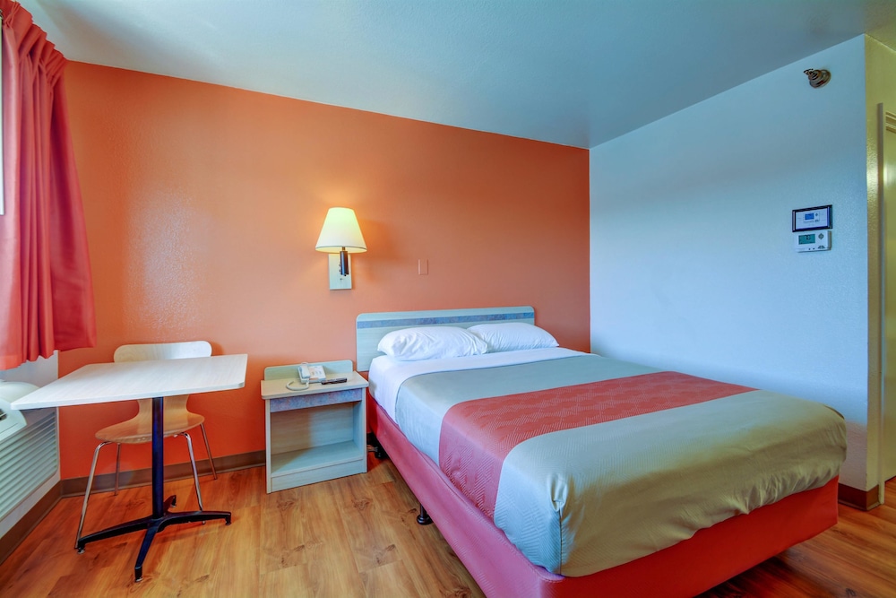 Motel6 Windsor Locks, CT - Hartford 36/66