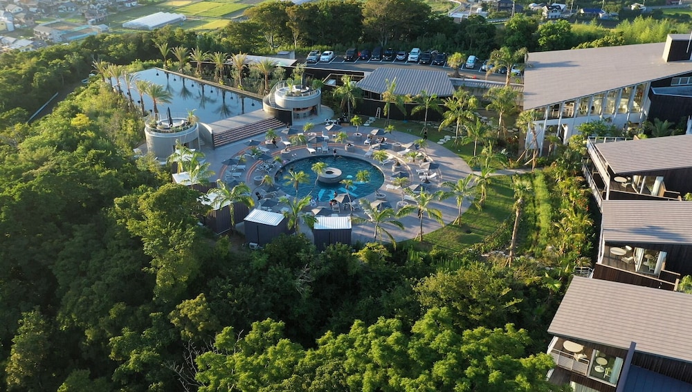 Botanical Pool Club 50/56