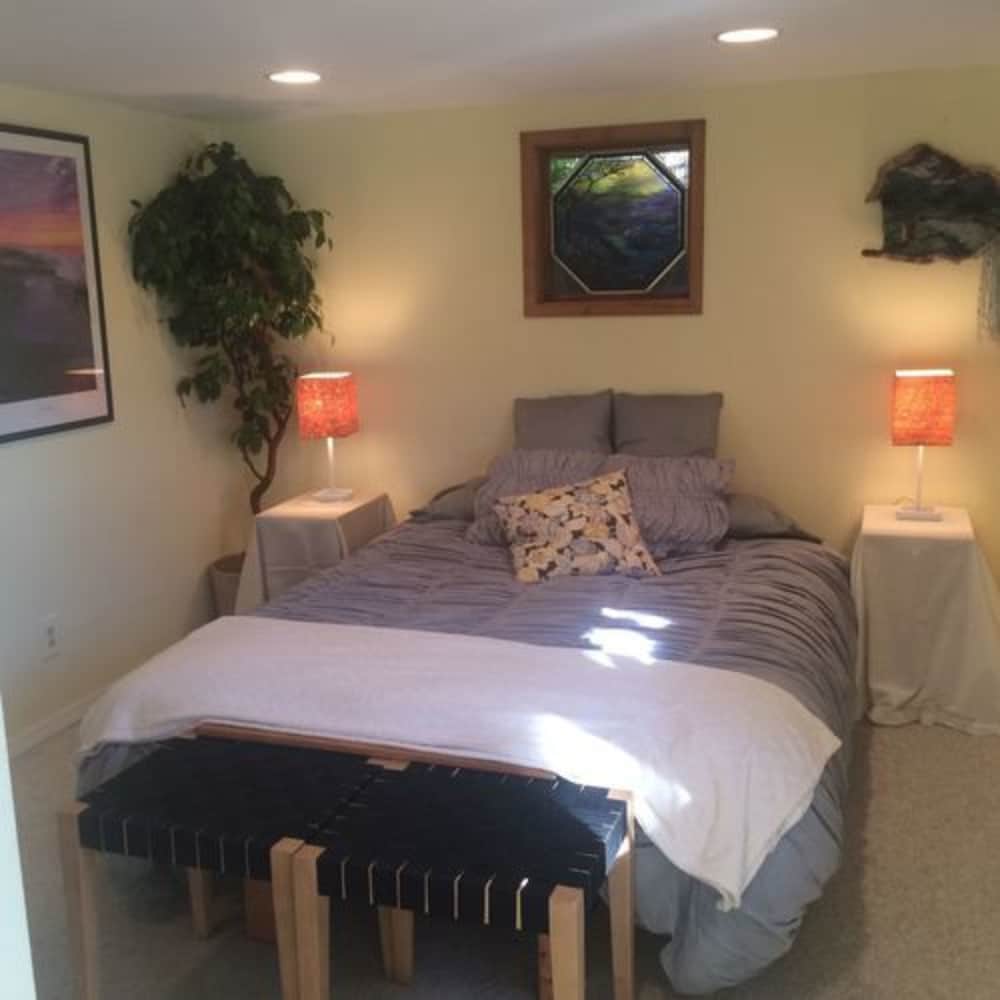 Cottage Lake Bed And Breakfast 6/50