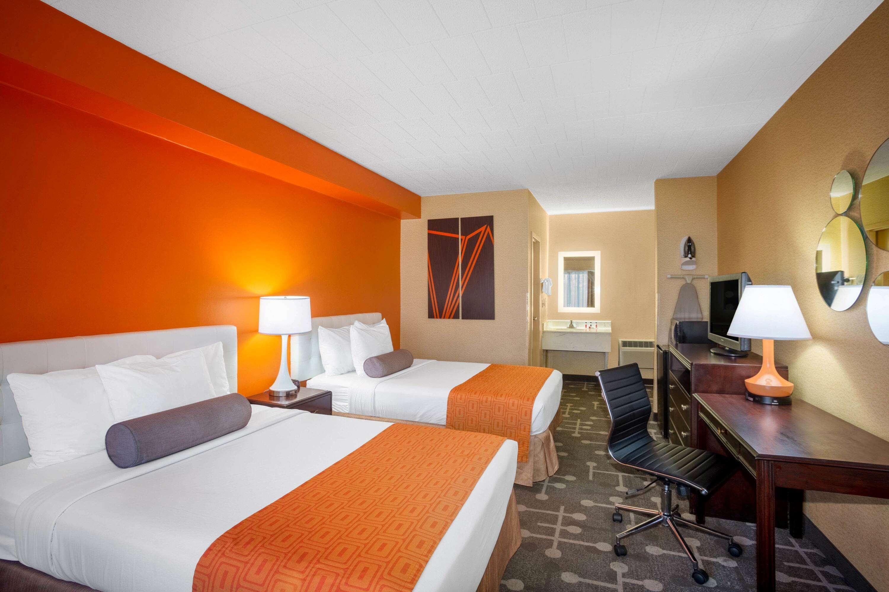 Howard Johnson Inn College Park 3/10