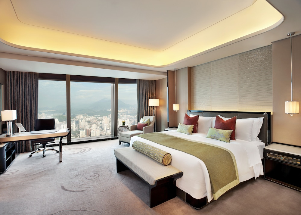Guest Room, King Bed, Urban View