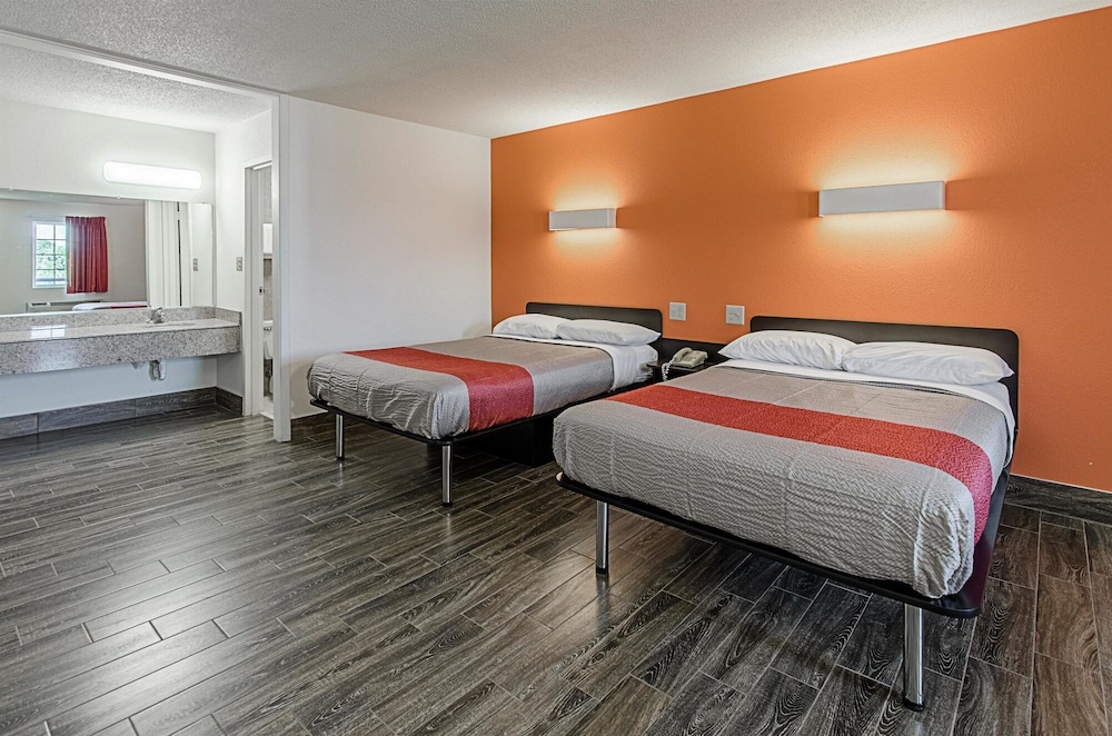 Motel6 Staunton, VA 24/38