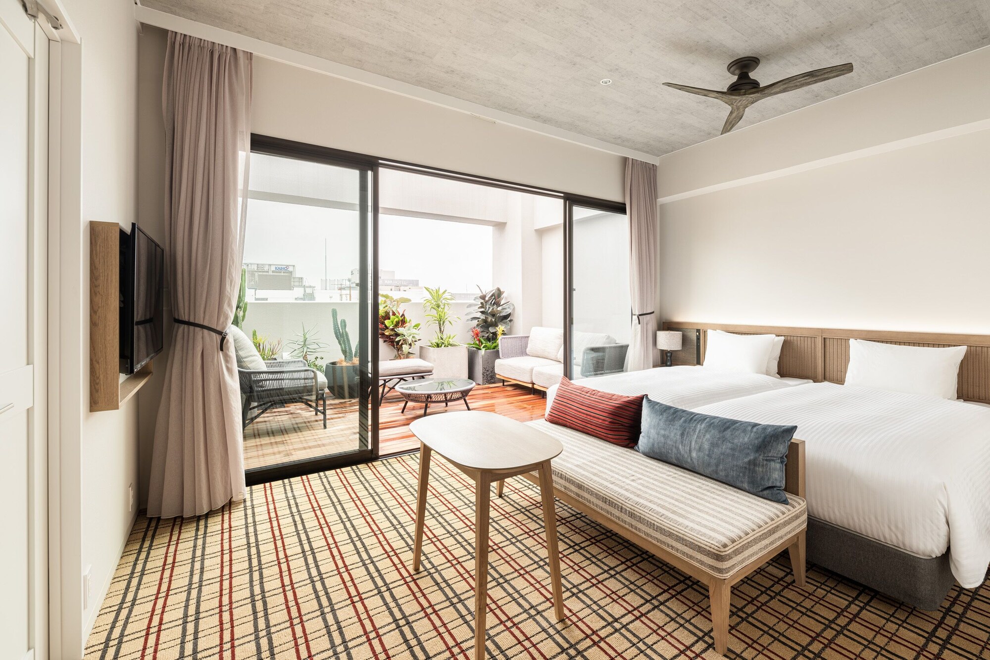 EXECUTIVE, TWIN BEDS, OUTDOOR BATH, TERRACE