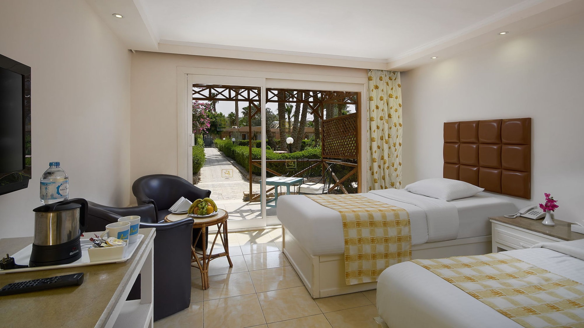 STANDARD, GARDEN VIEW