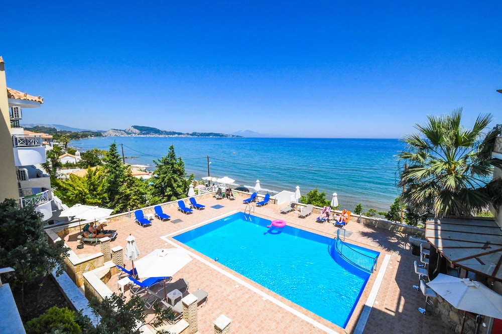 Nefeli Beach 38/44