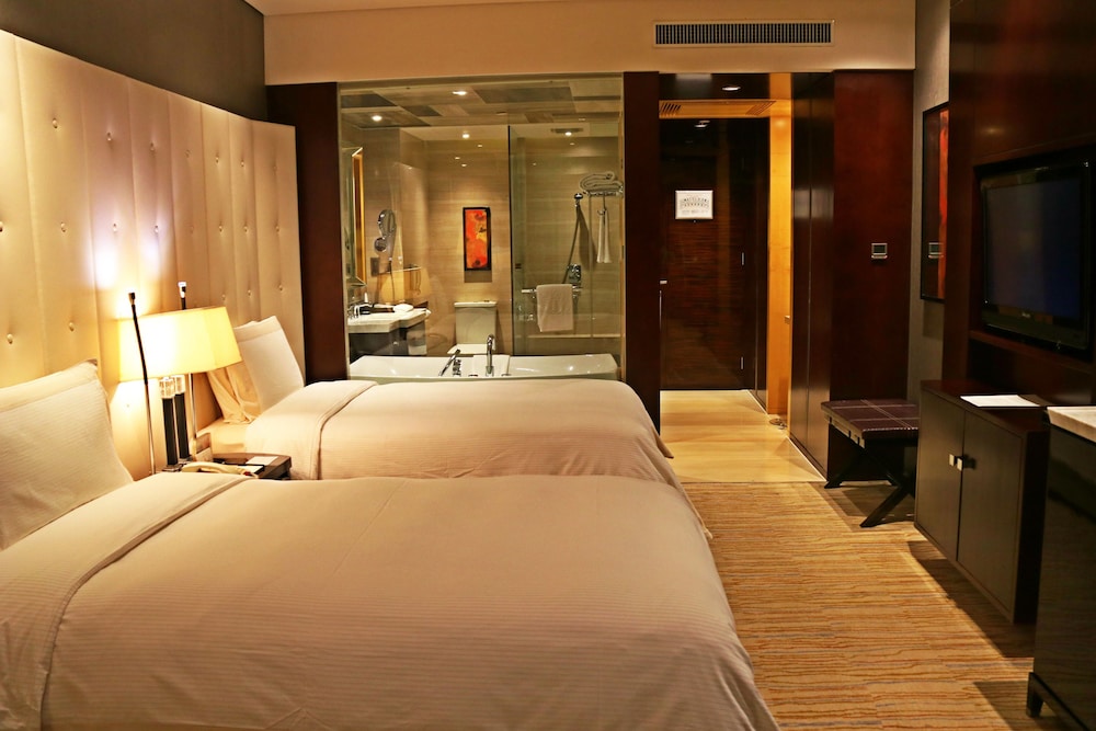 Royal International Hotel 12/60