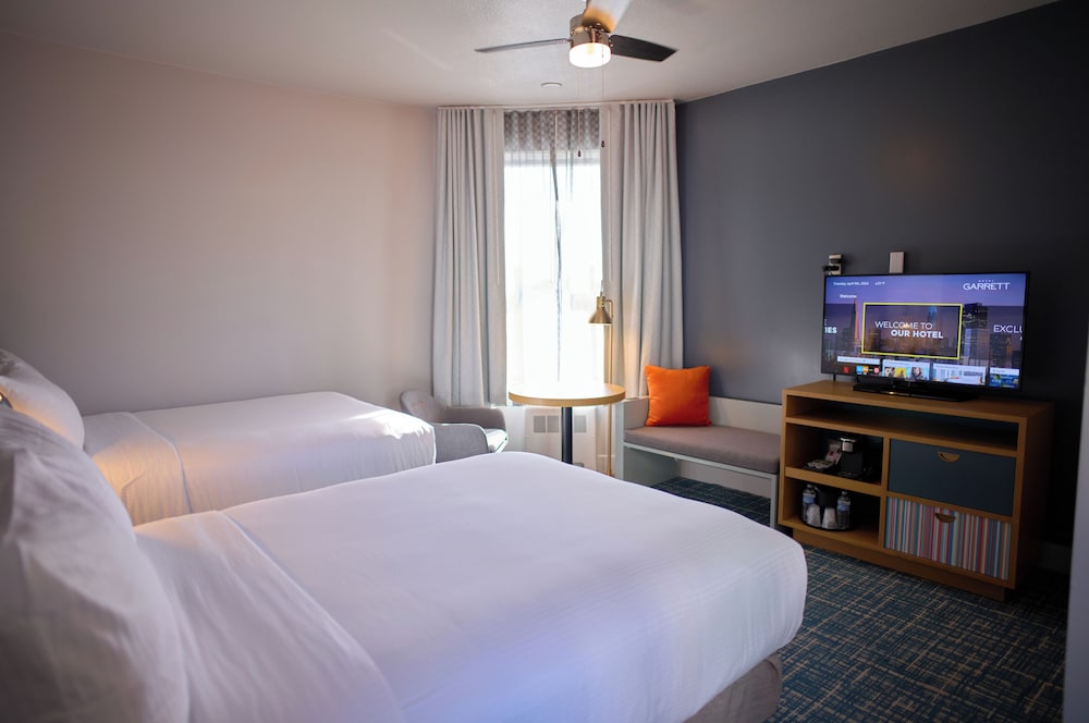 EXECUTIVE, 2 QUEEN BEDS, CITY VIEW