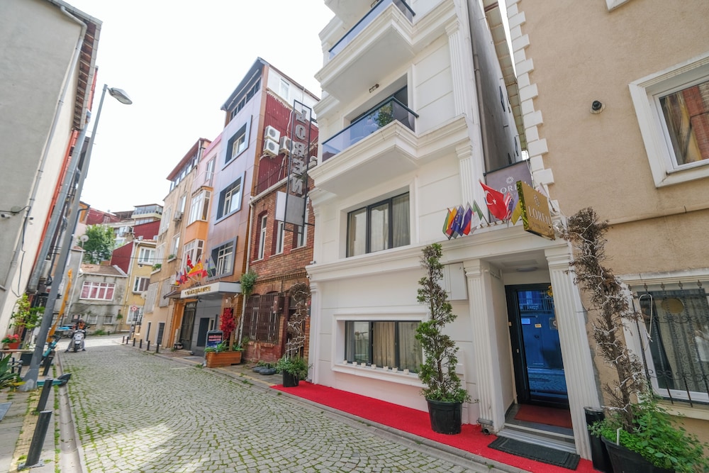 Loren Hotel Suites 36/50