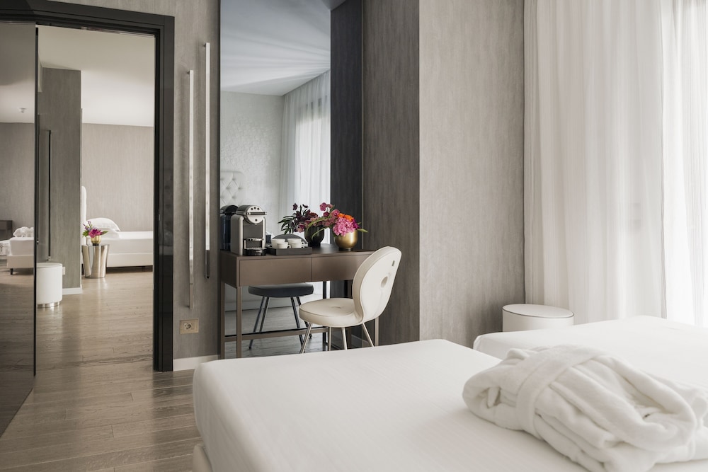 Family Suite, Partial Sea View, Balcony