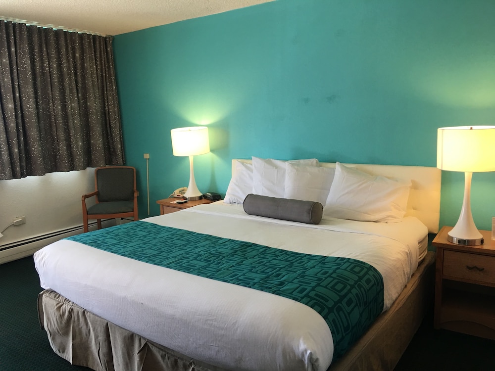 Howard Johnson By Wyndham Colorado Springs 12/33