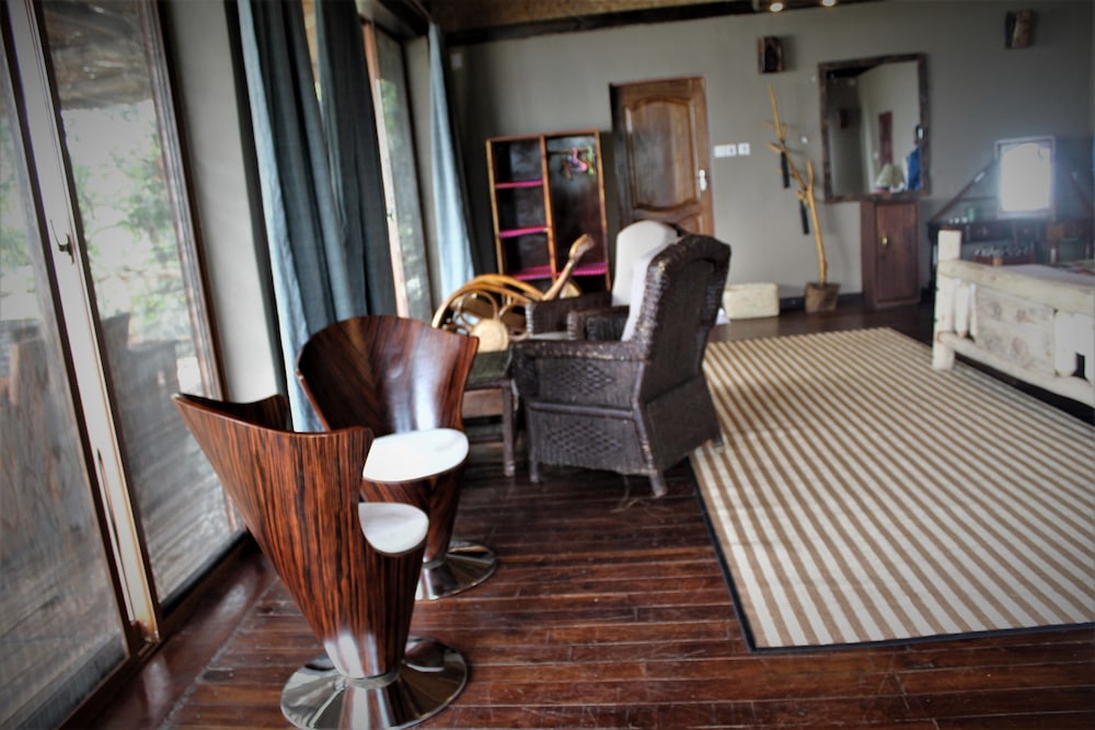 WAG HILL LODGE AND SPA 66/81