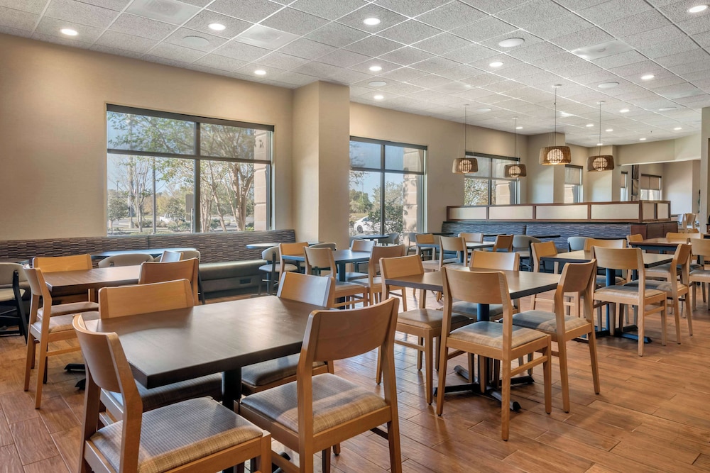 Drury Inn and Suites Valdosta 34/48