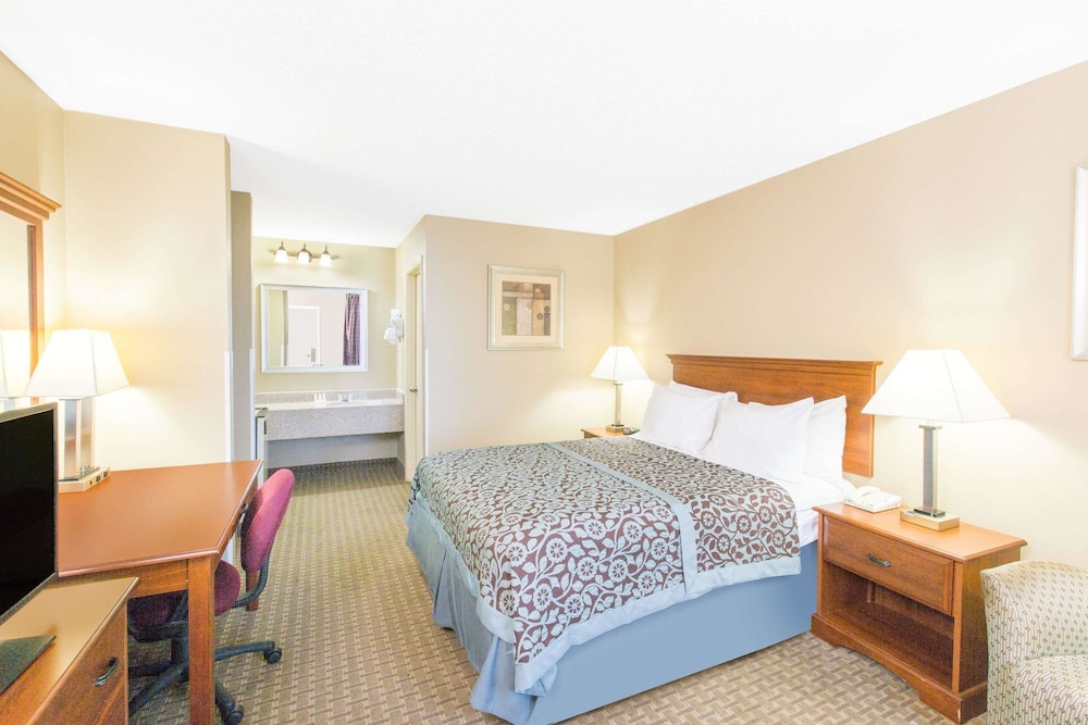 Days Inn by Wyndham Ripley 5/13