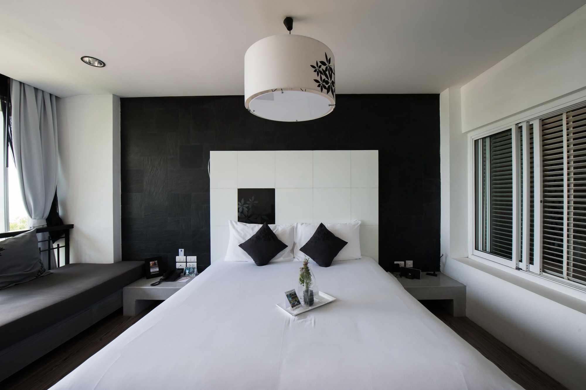 غرفة بإطلالة جزئية على البحر مع أريكة، CHER RESORT 3/5