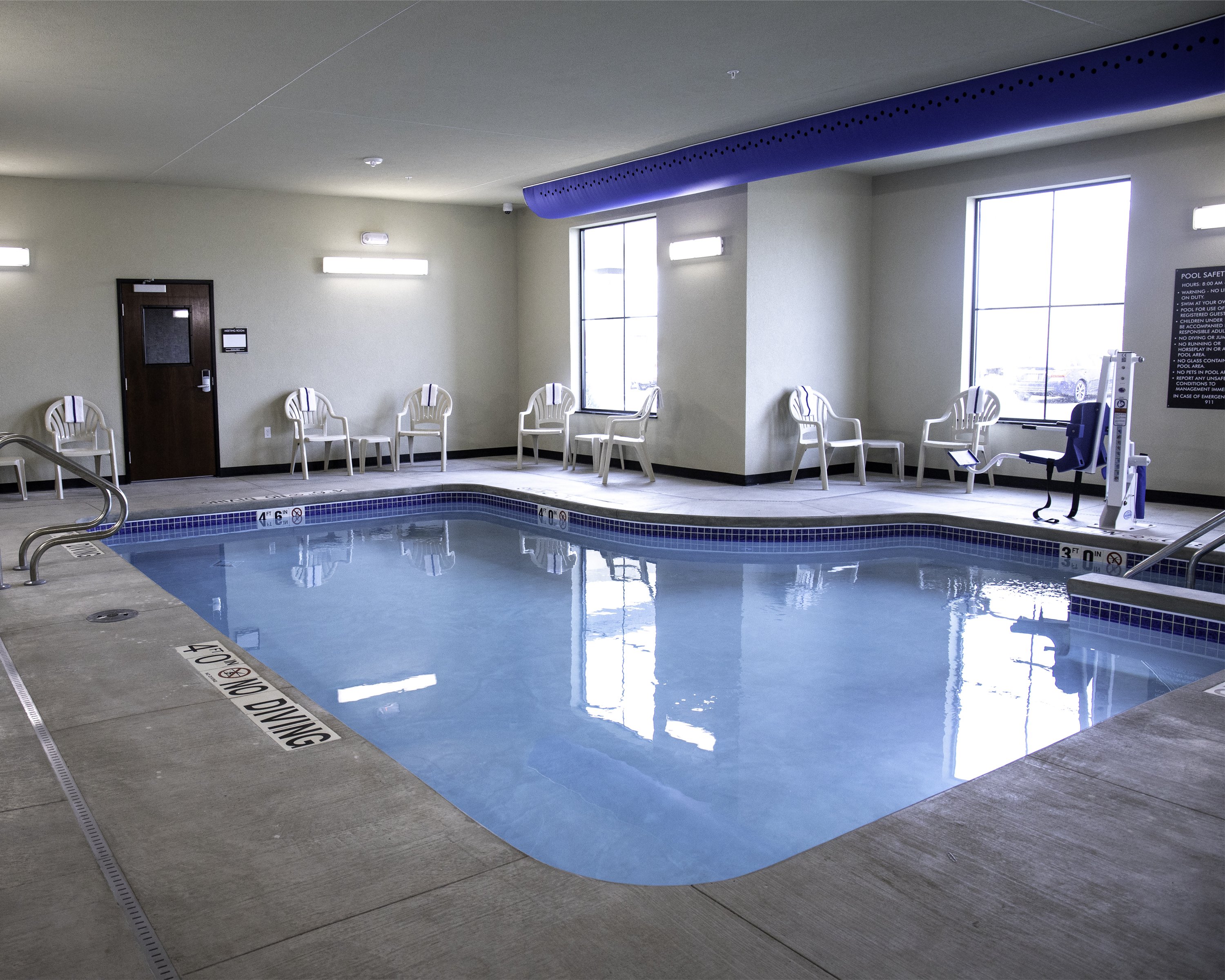 Cobblestone Hotel & Suites - Two Rivers 14/42