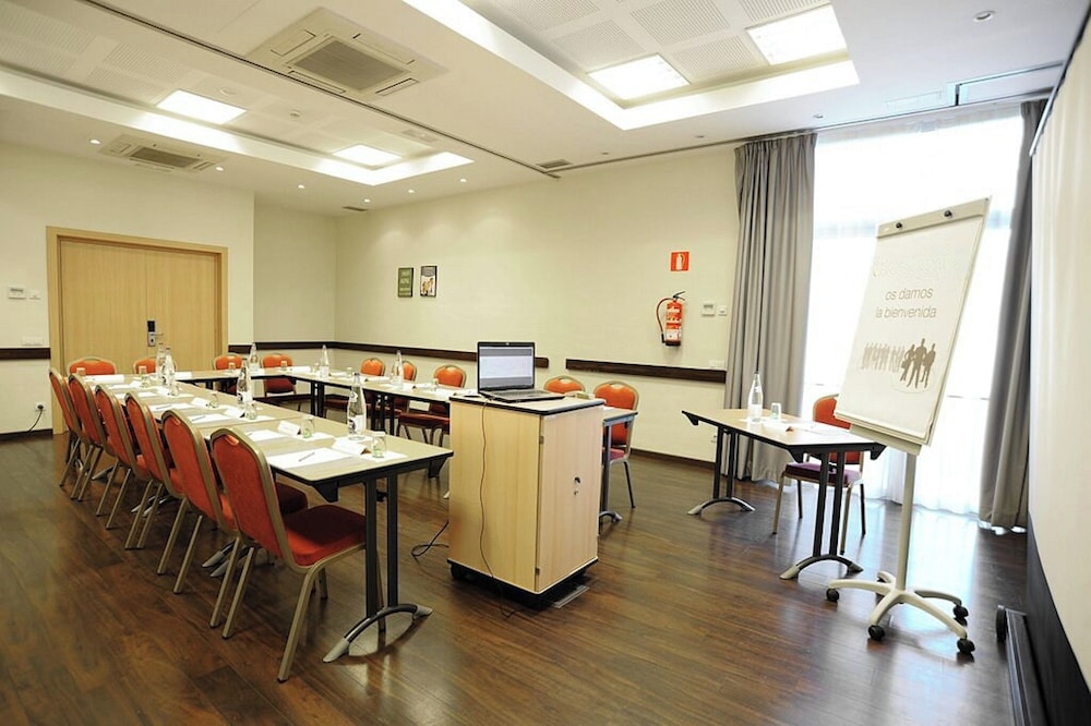 Travelodge BCN Cornella Fira 45/56