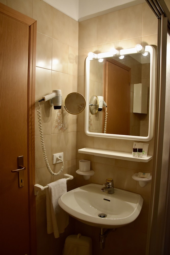 Hotel Ferrari 35/36