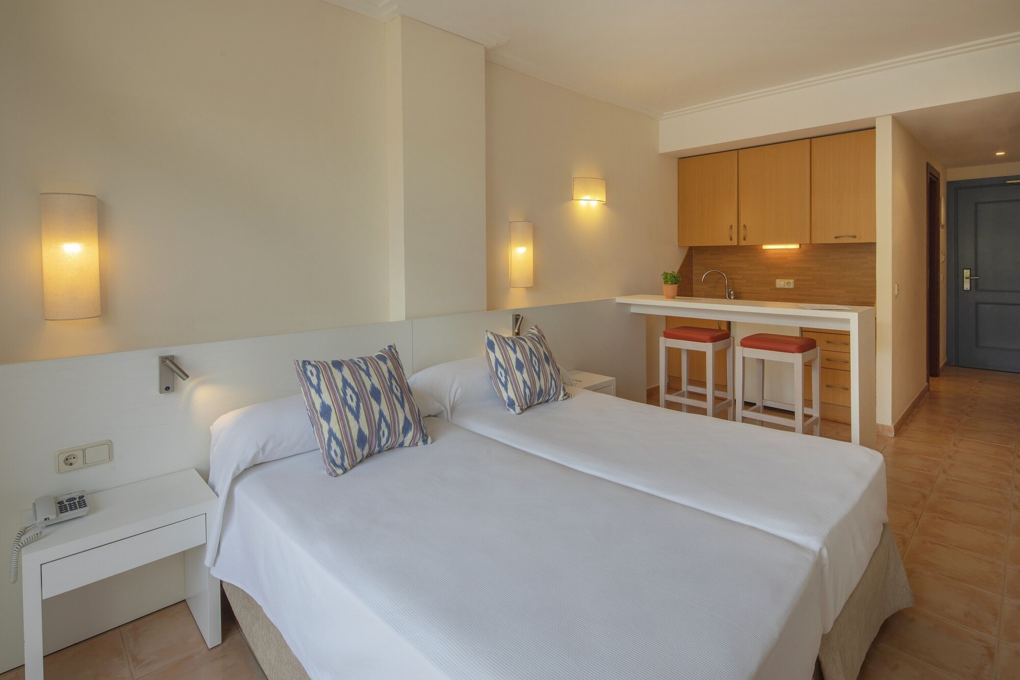 Studio, Twin Beds, Balcony