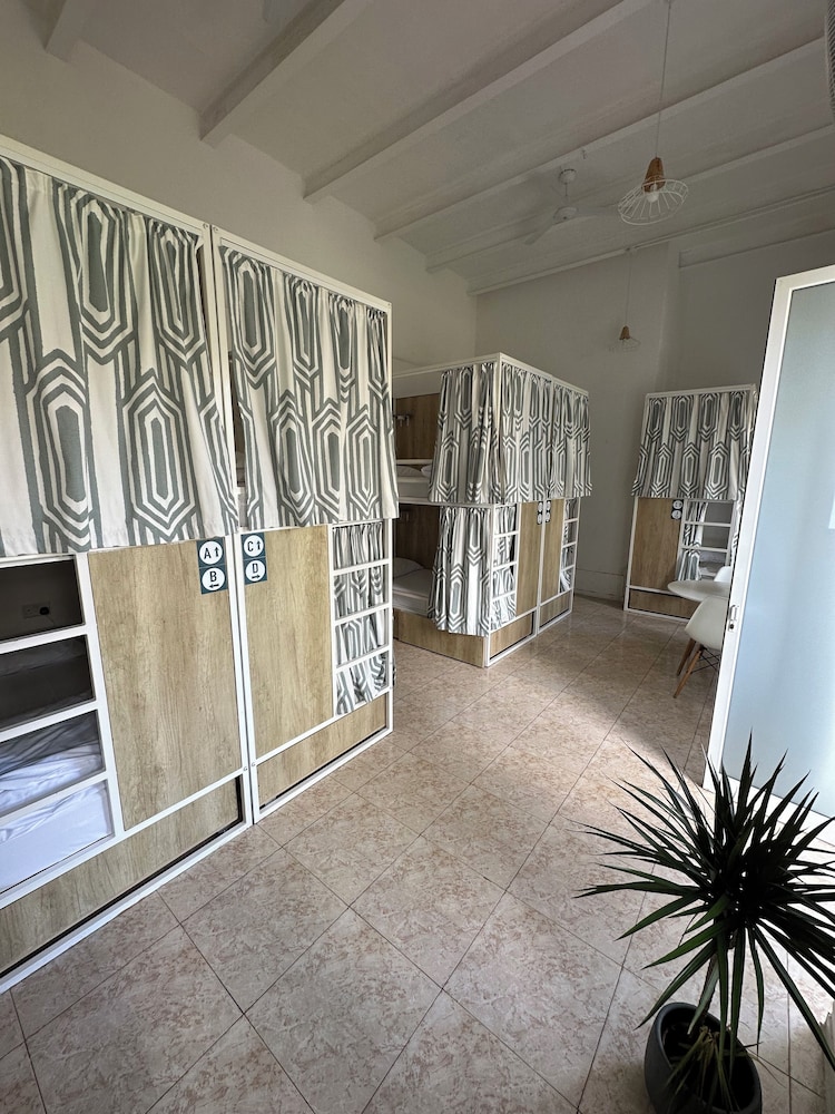 Inhawi Hostel 25/50