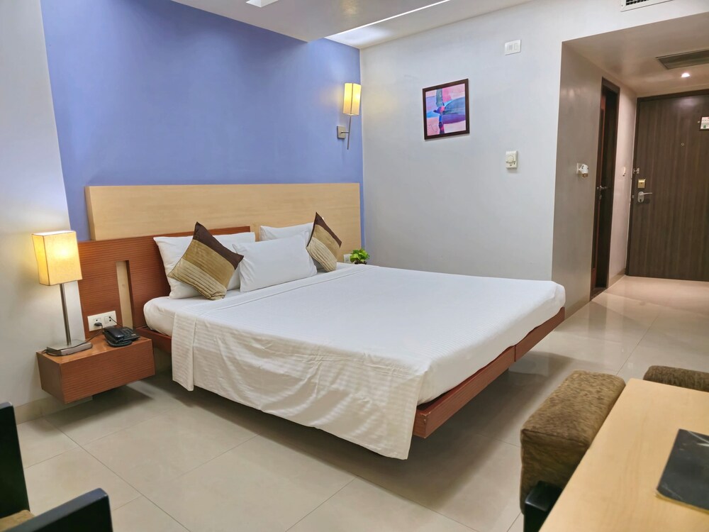 CLUB, KING BED