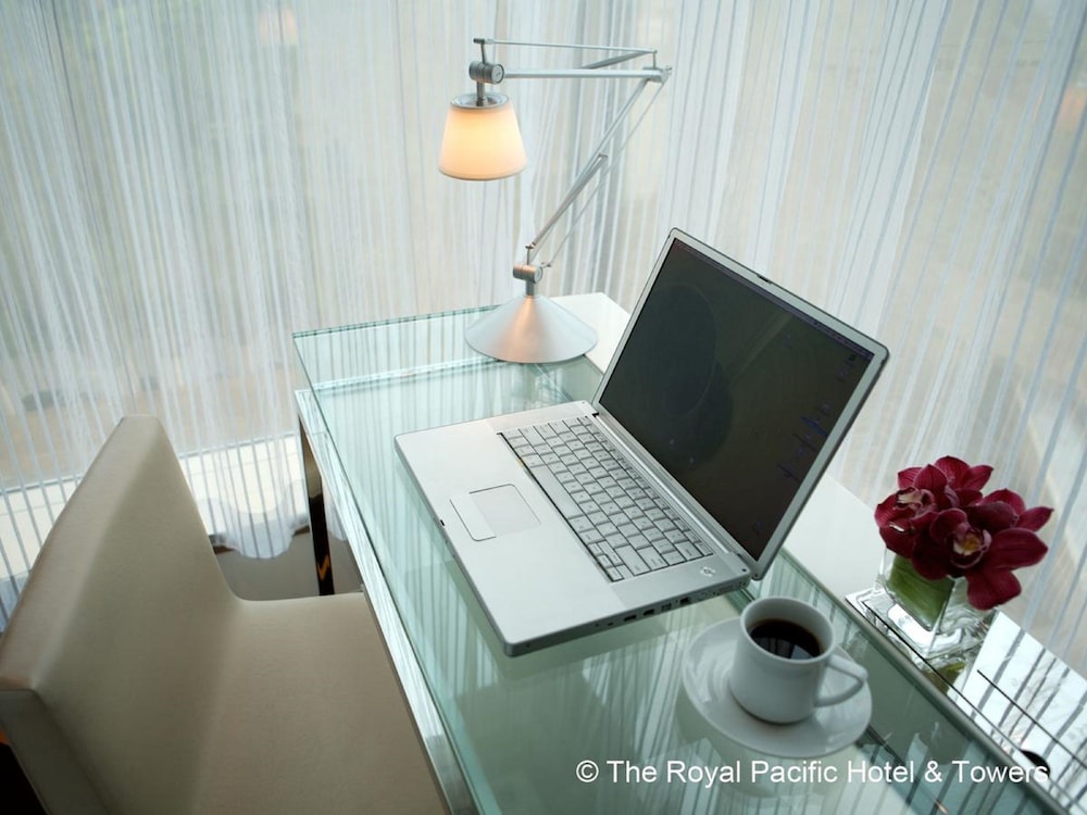 The Royal Pacific Hotel & Towers photo3