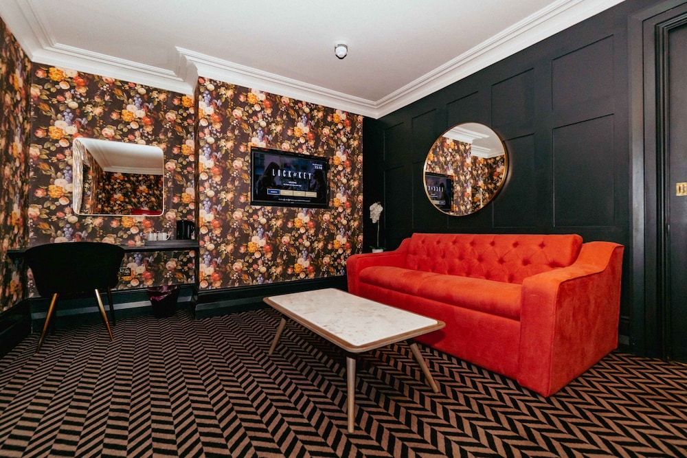 Lock & Key Hotel 62/69