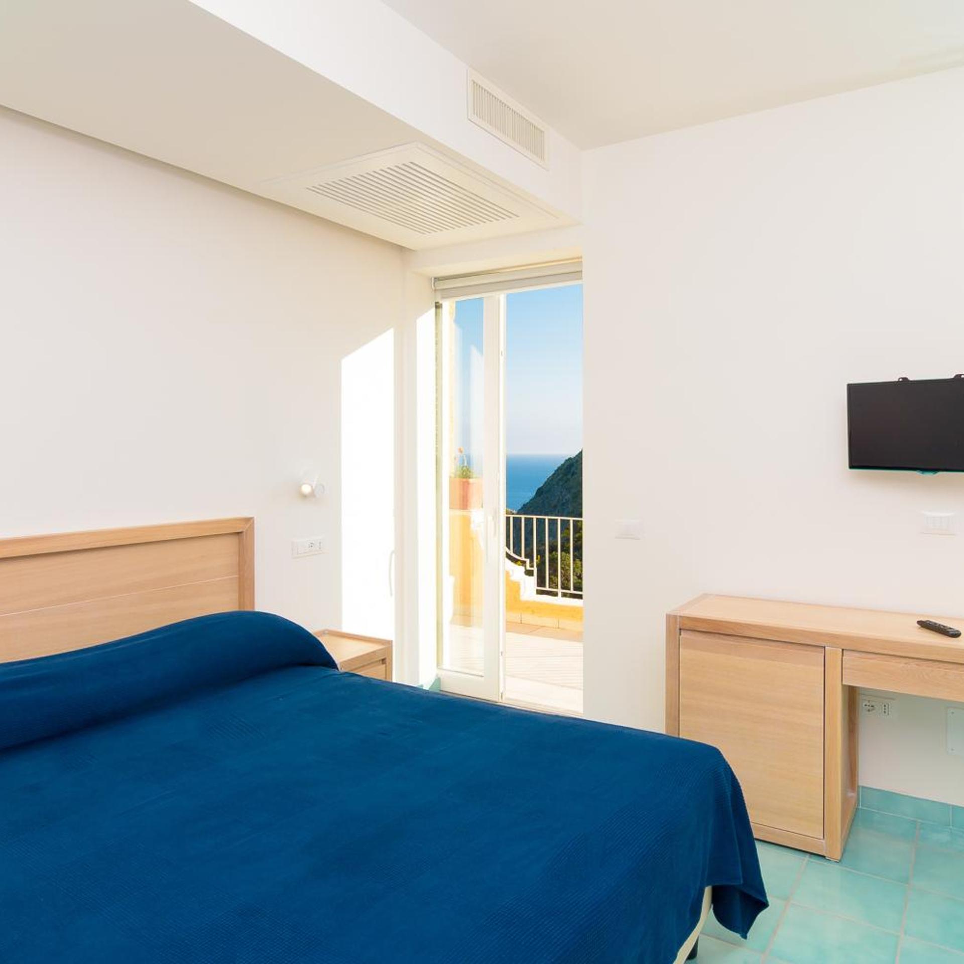 Superior, Double Bed, Lateral Side Sea View