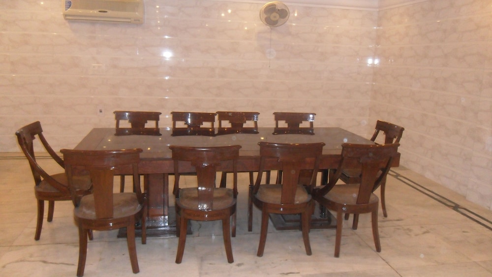 Hotel Singh International 26/35