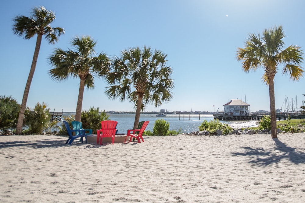 Harborside At Charleston Harbor Resort And Marina 36/50