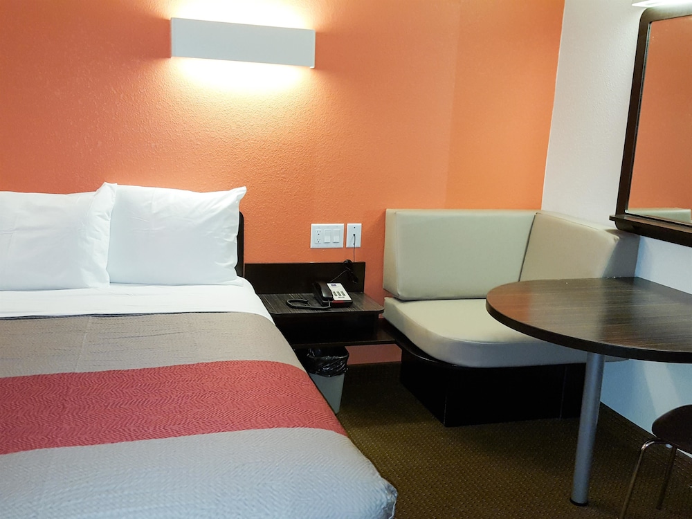 Motel6 Erie, PA 18/31