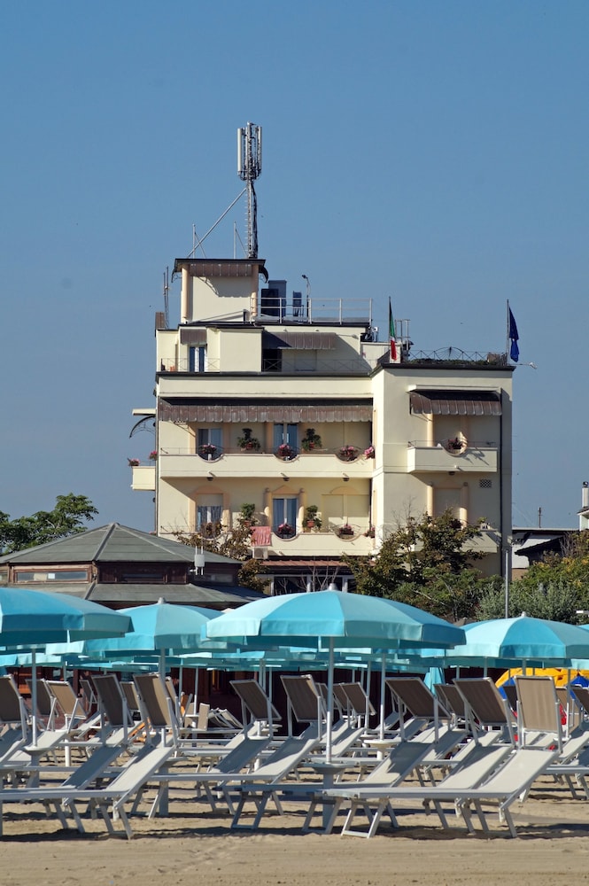 Hotel River 2/60