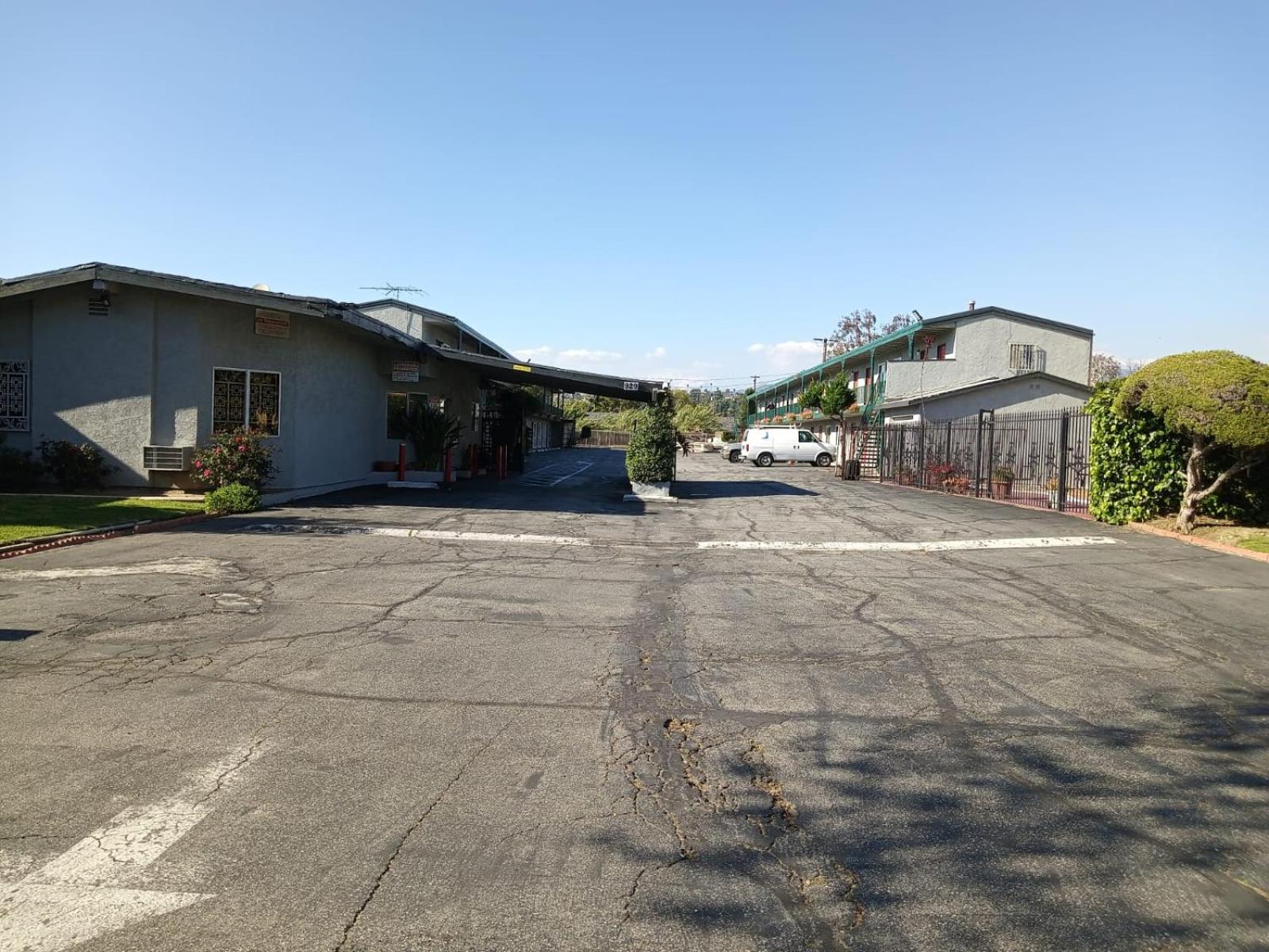Pomona Inn Motel 12/18