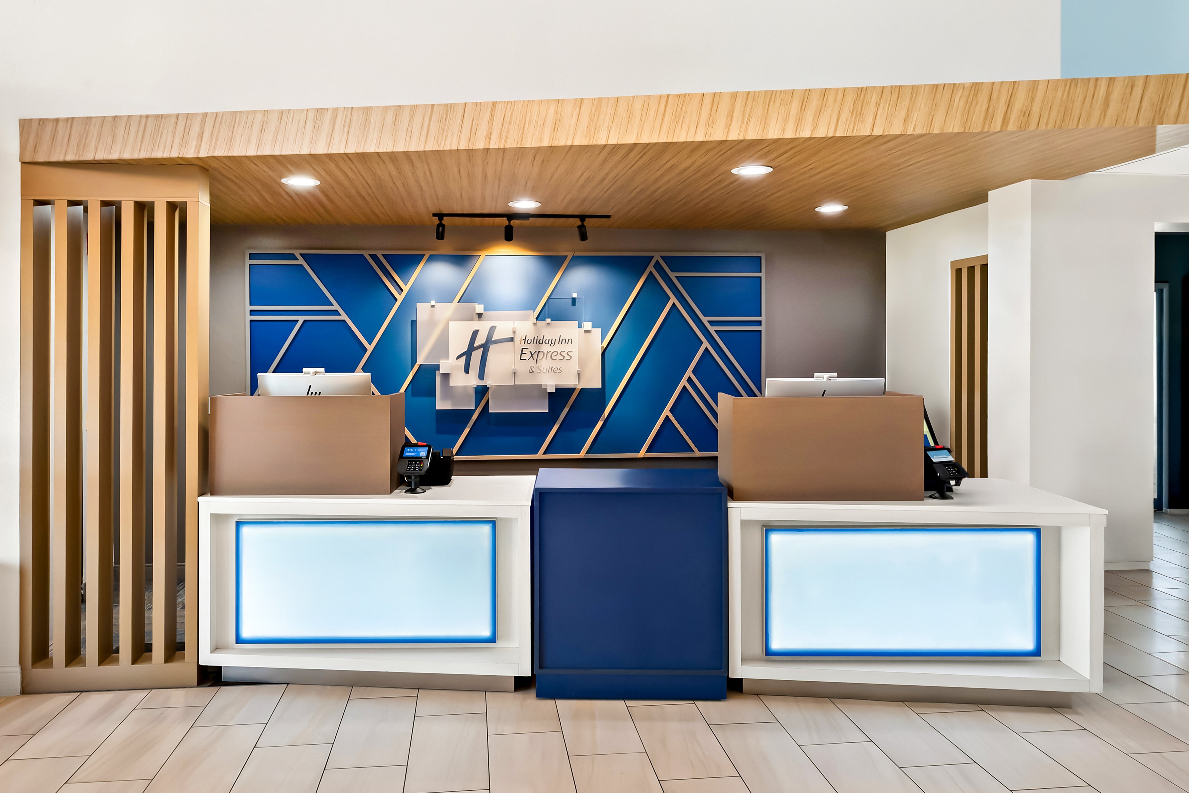 Holiday Inn Express Suites Raleigh Ne Medical Ctr Area 7/74