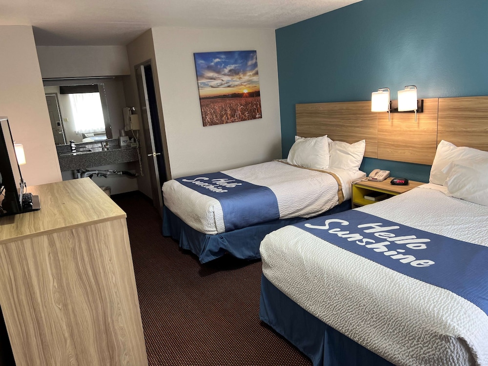 Days Inn by Wyndham Pratt 15/54