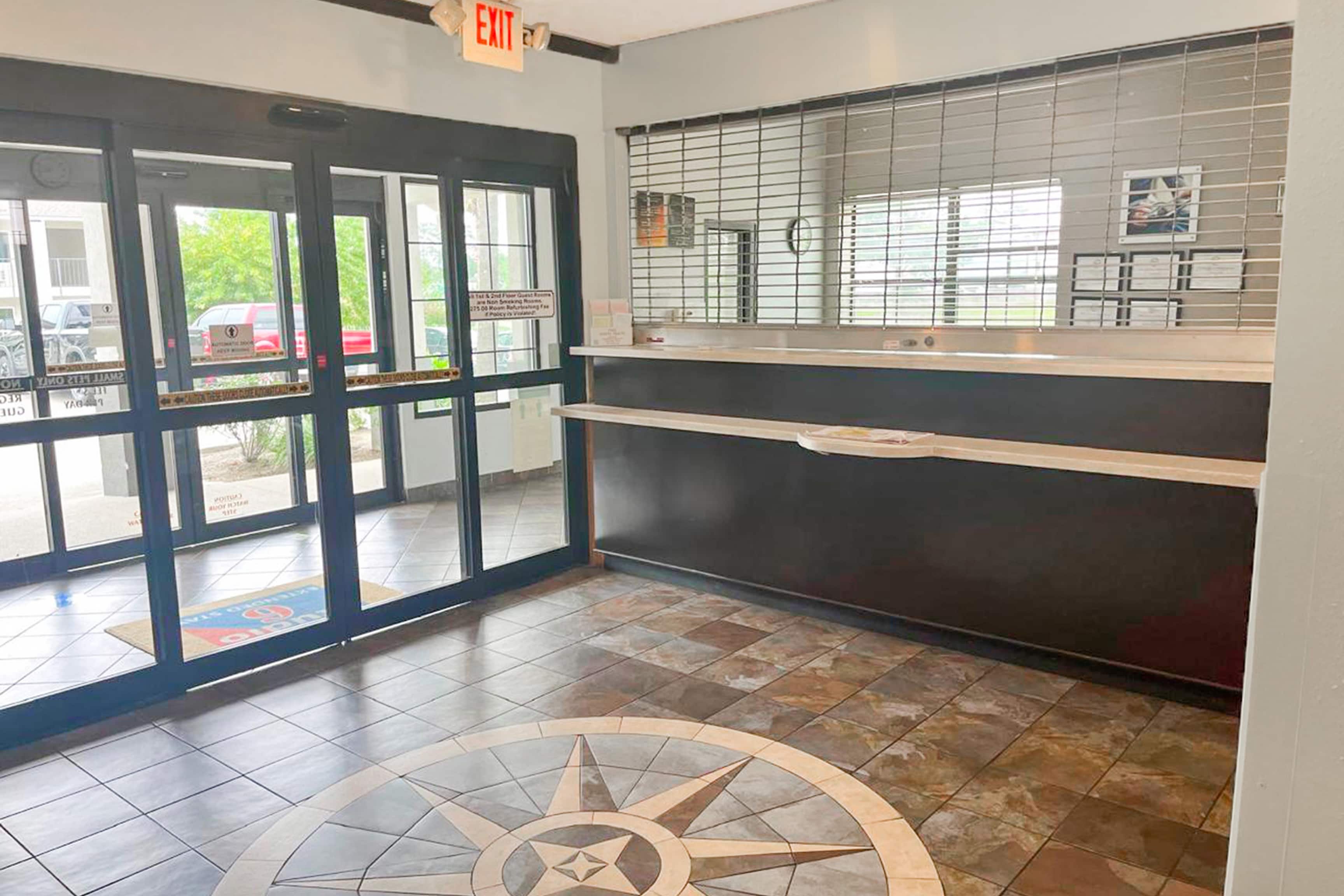 Lobby at OYO Townhouse Beaumont Medical Center Area I-10, BEAUMONT - TX