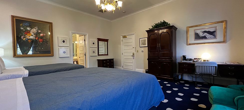 Executive, 2 Queen Beds, The Sterling Hotel 2/2