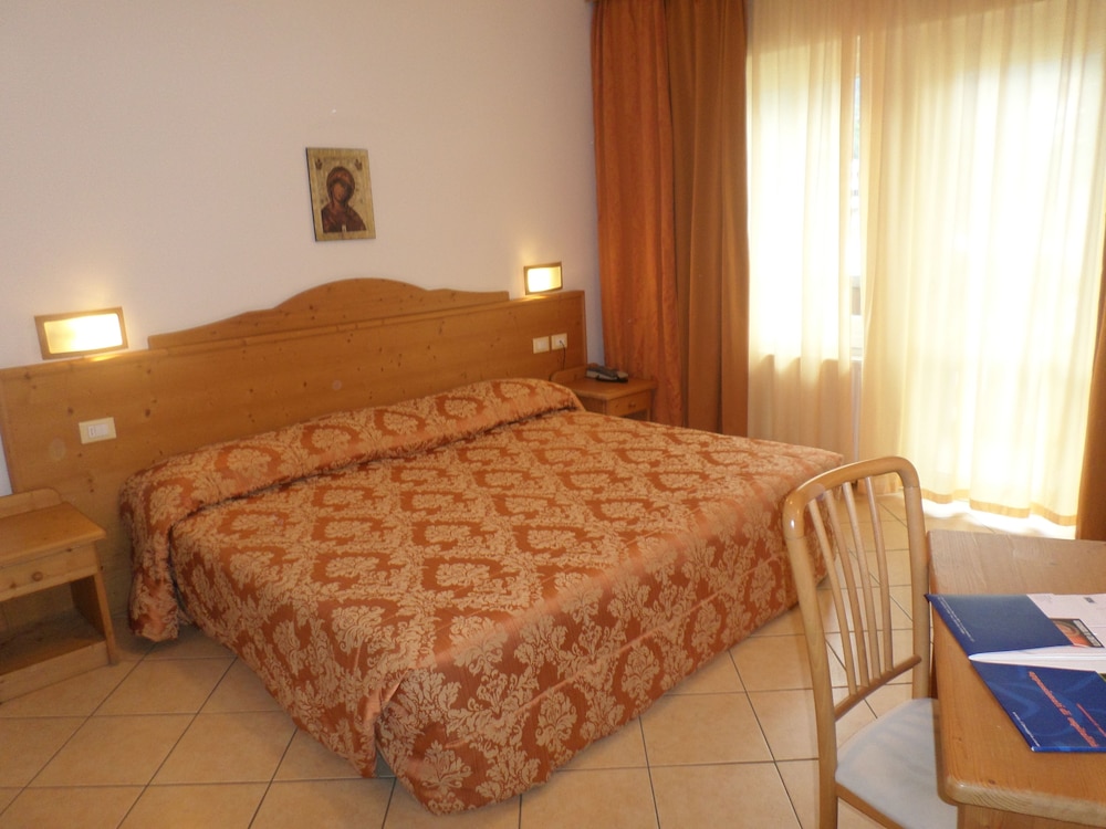 Hotel Andalo 11/25