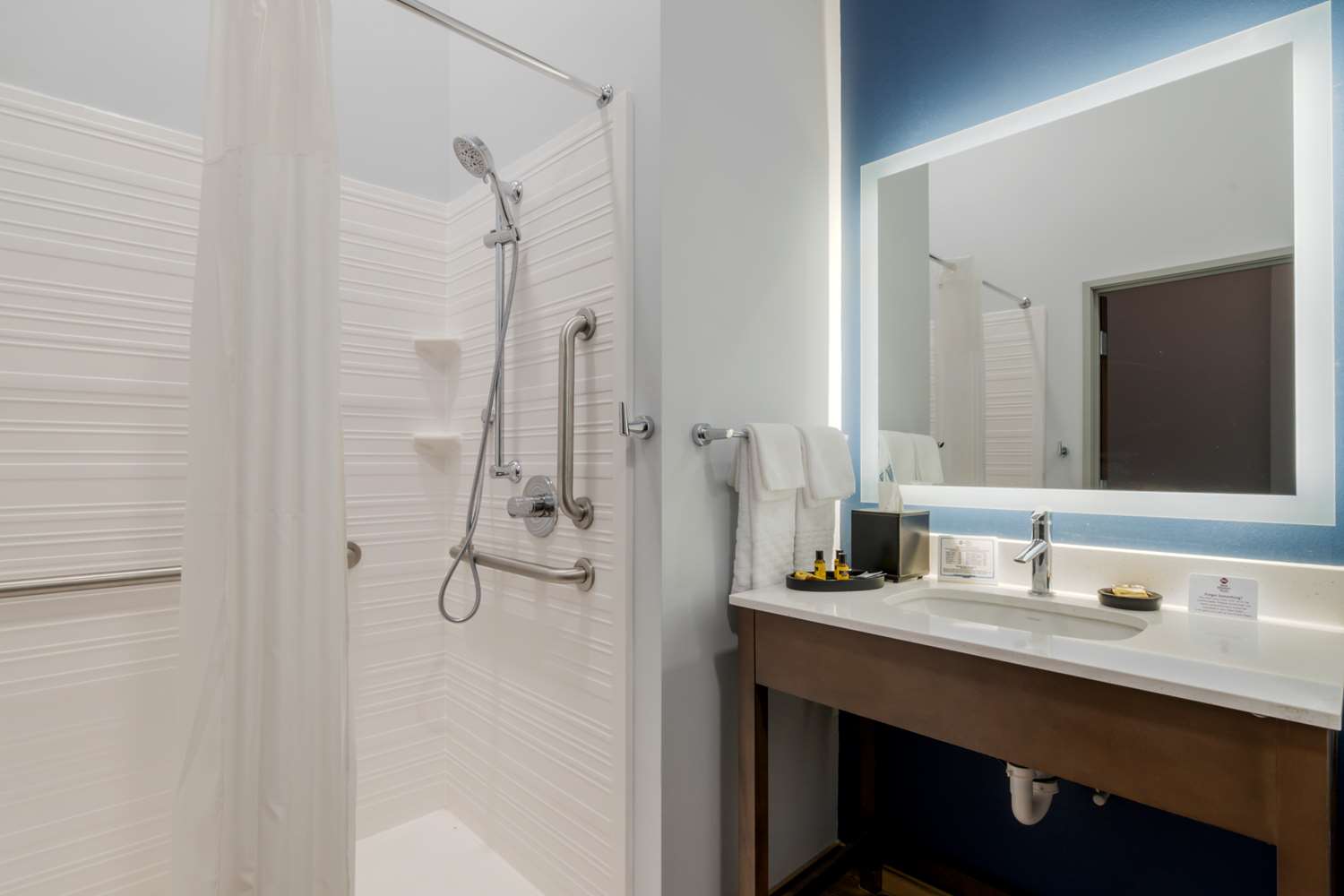 غرفة بسرير كينج لذوي الإعاقة، Best Western Plus St Louis Airport Hotelbest Western Plus St Louis Airport Hotel 7/7