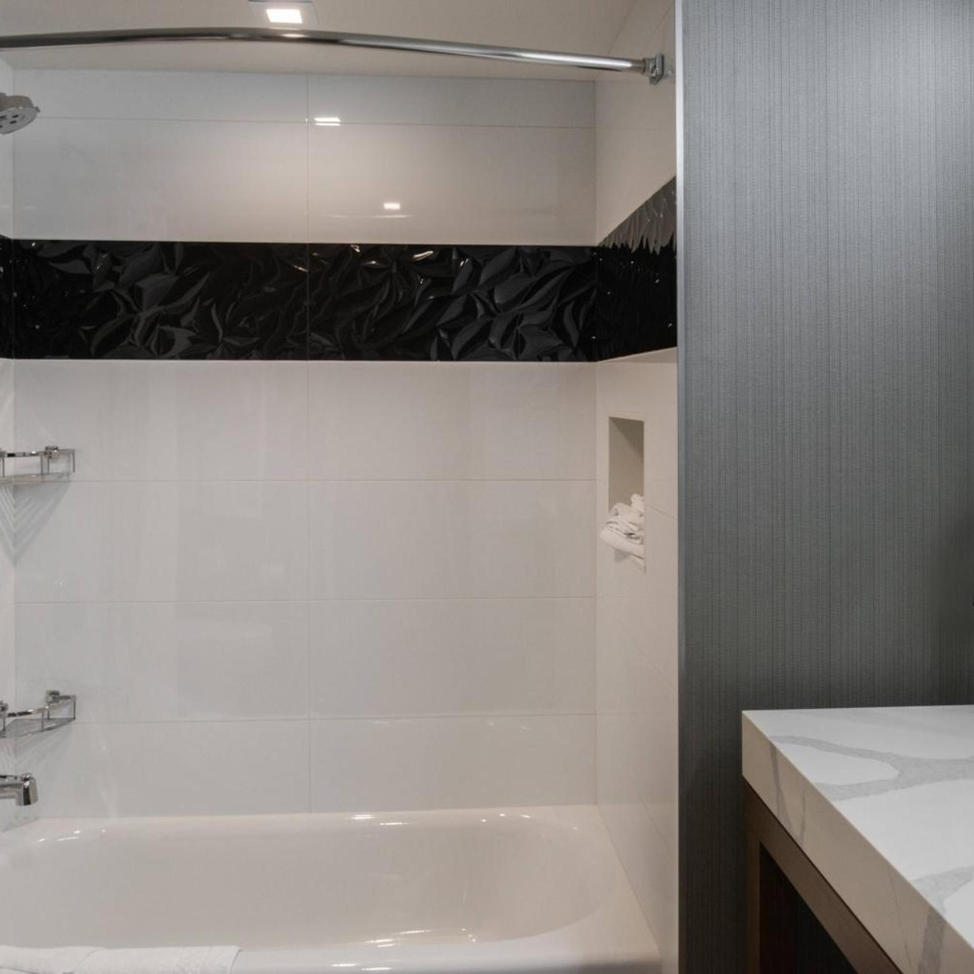 غرفة كبيرة بسريرين كوين بحوض استحمام لذوي الإعاقة، Courtyard By Marriott Temecula Murrieta 3/3