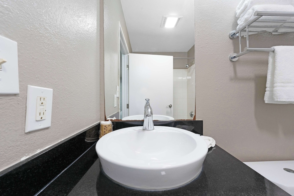 Studio 6 Extended Stay - Tucker, GA - Atlanta Northlake 24/27
