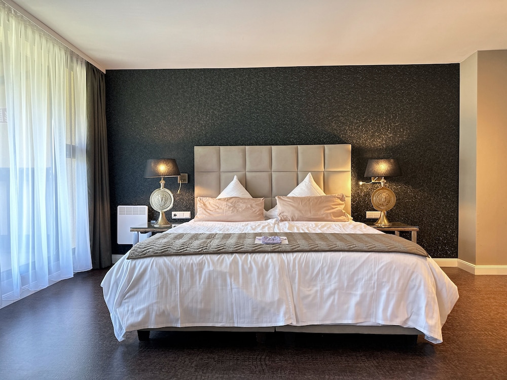 Junior Suite, Studio, Queen Bed, Valley View