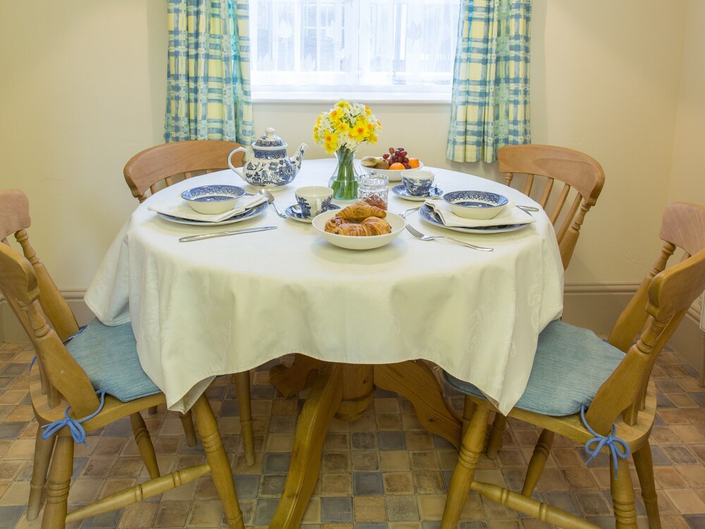 Marshwood Farm B&B And Shepherds Hut 18/33