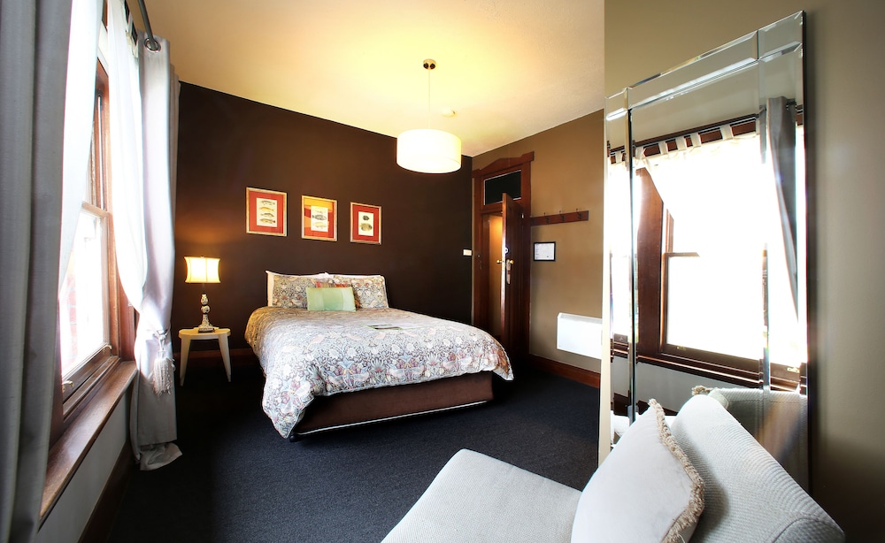 Marina, Heritage, Queen Bed, Water View