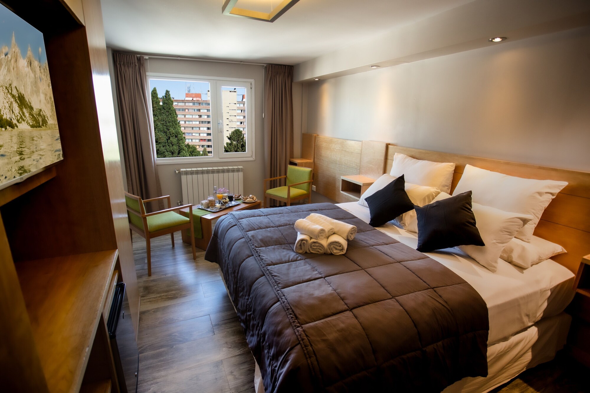 ROOM, DOUBLE BED