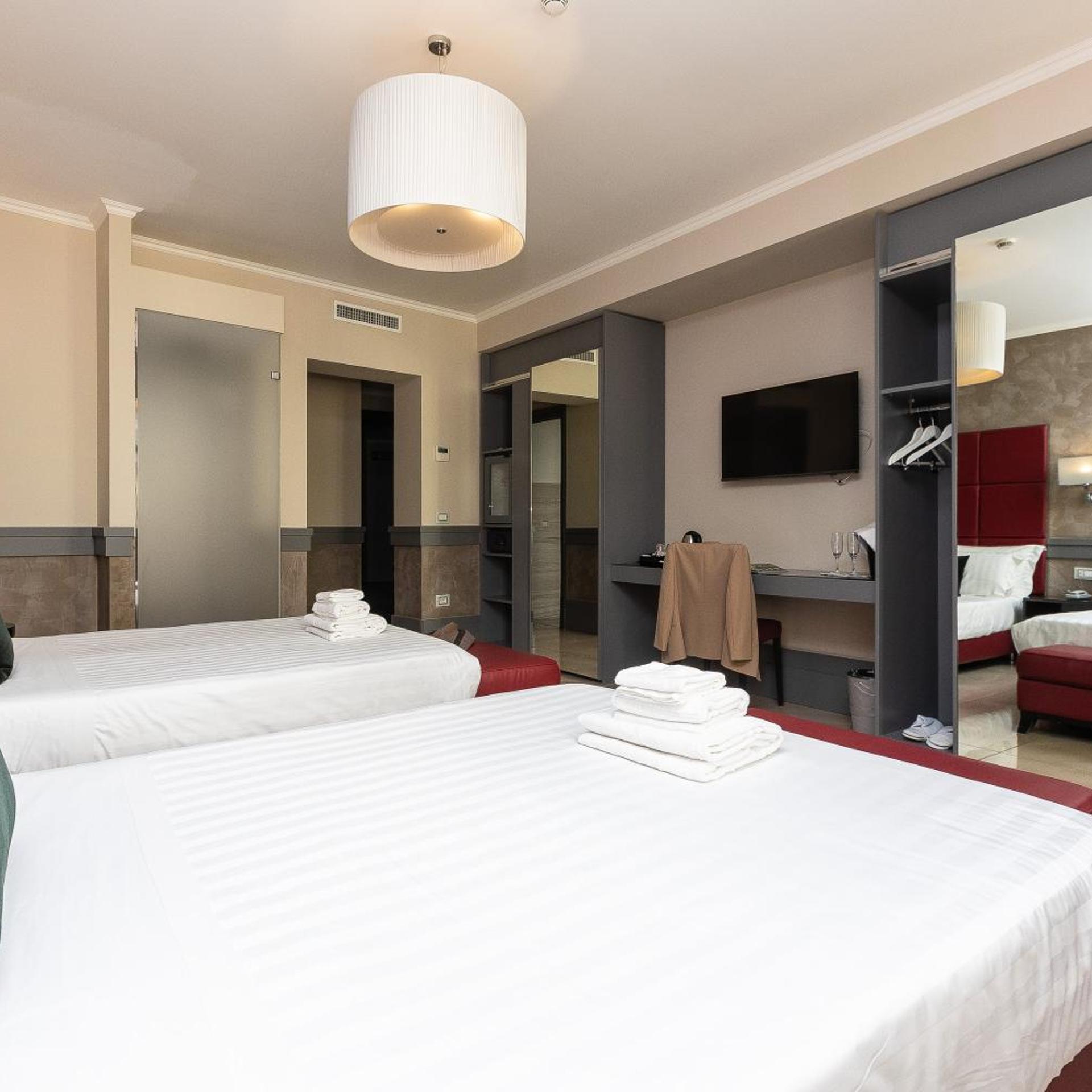 غرفة رباعية بحوض استحمام، Hotel Castellino Roma 4/10