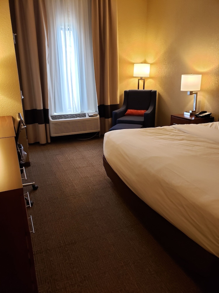 Comfort Inn & Suites Sidney I-80 12/49