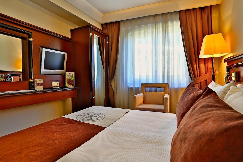 Mosaic Hotel 20/65