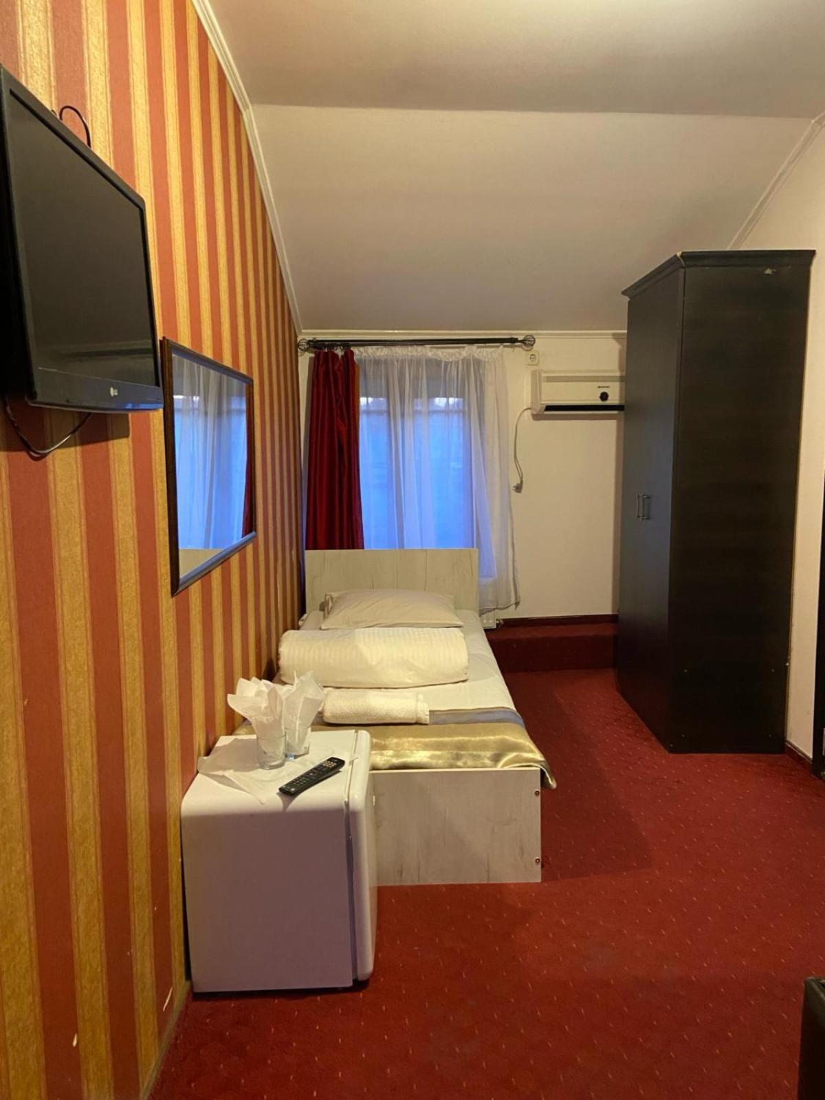 Class Hotel 12/13