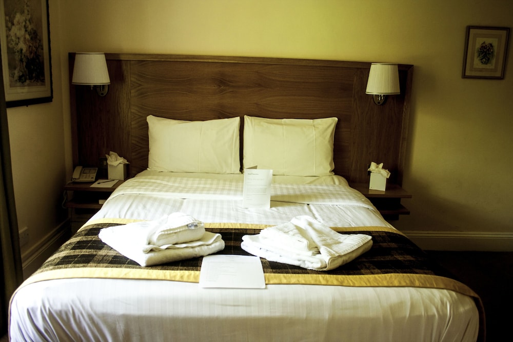 MARSH FARM HOTEL 13/50